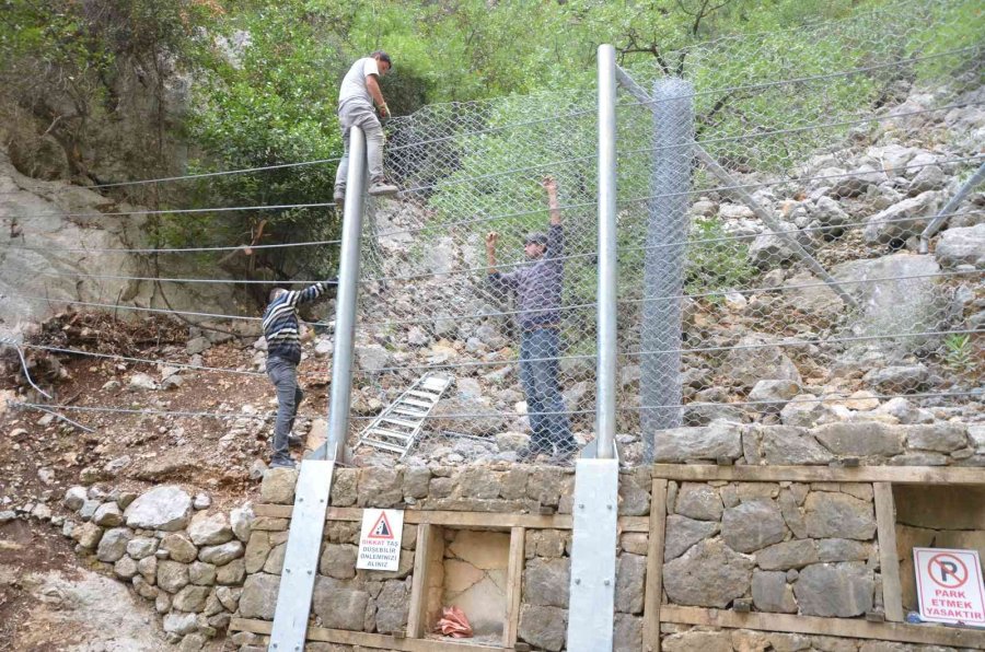 Dünyaca Ünlü Altınbeşik Mağarası Yürüyüş Yoluna Çelik Bariyerli Koruma