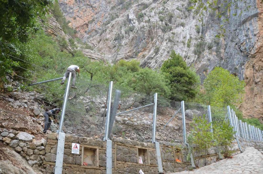 Dünyaca Ünlü Altınbeşik Mağarası Yürüyüş Yoluna Çelik Bariyerli Koruma