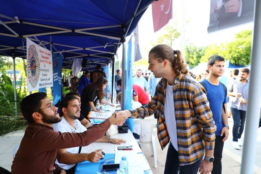Büyükşehir Öğrenci Topluluk Tanıtım Günlerine Katıldı