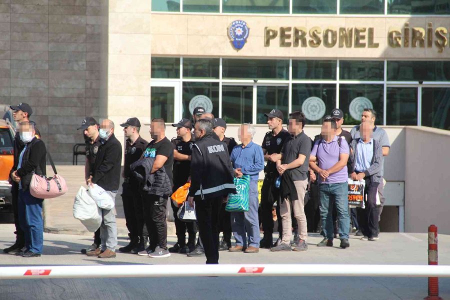 Fetö Operasyonunda Gözaltına Alınan 102 Şüpheli Adliyeye Sevk Edildi