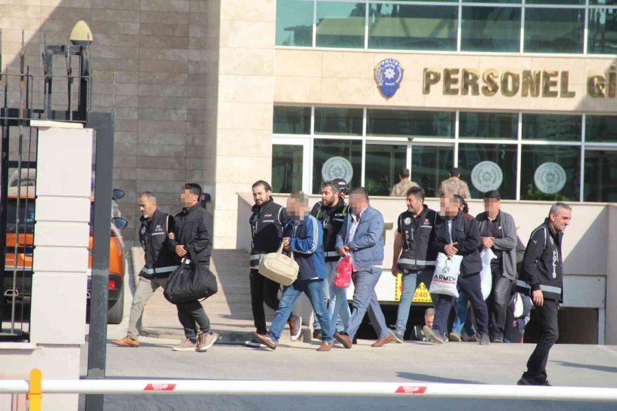 Fetö Operasyonunda Gözaltına Alınan 102 Şüpheli Adliyeye Sevk Edildi