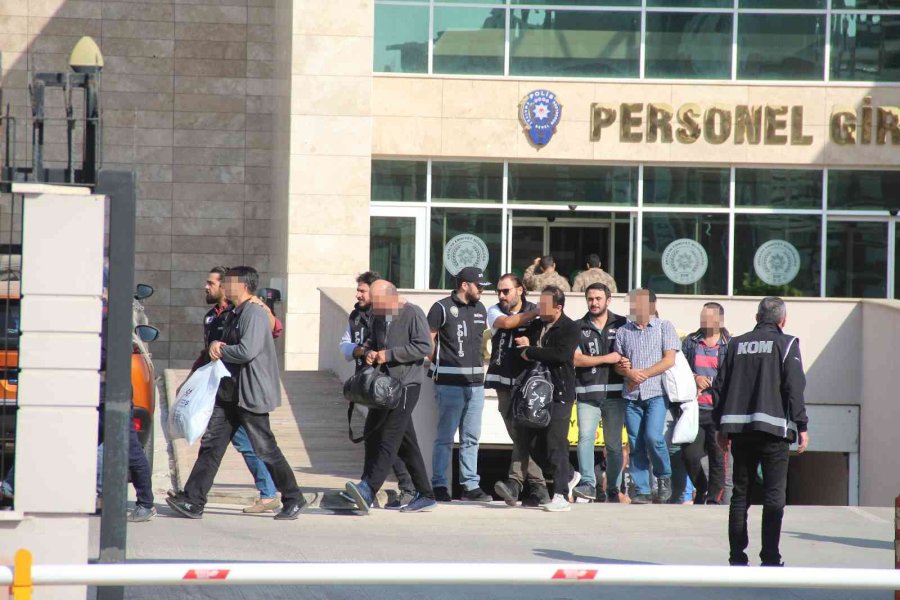 Fetö Operasyonunda Gözaltına Alınan 102 Şüpheli Adliyeye Sevk Edildi