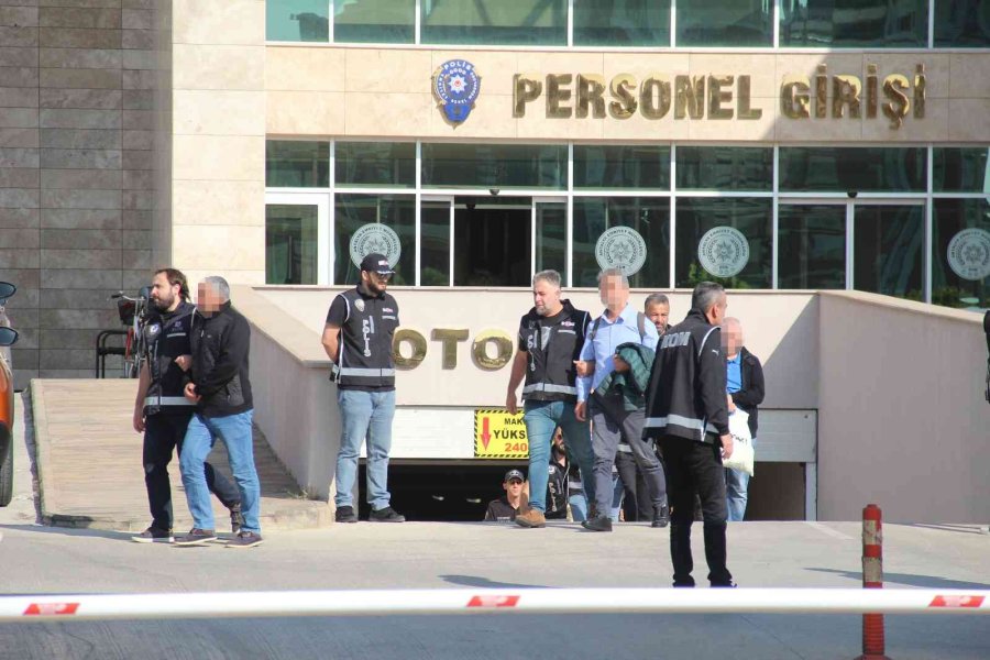 Fetö Operasyonunda Gözaltına Alınan 102 Şüpheli Adliyeye Sevk Edildi