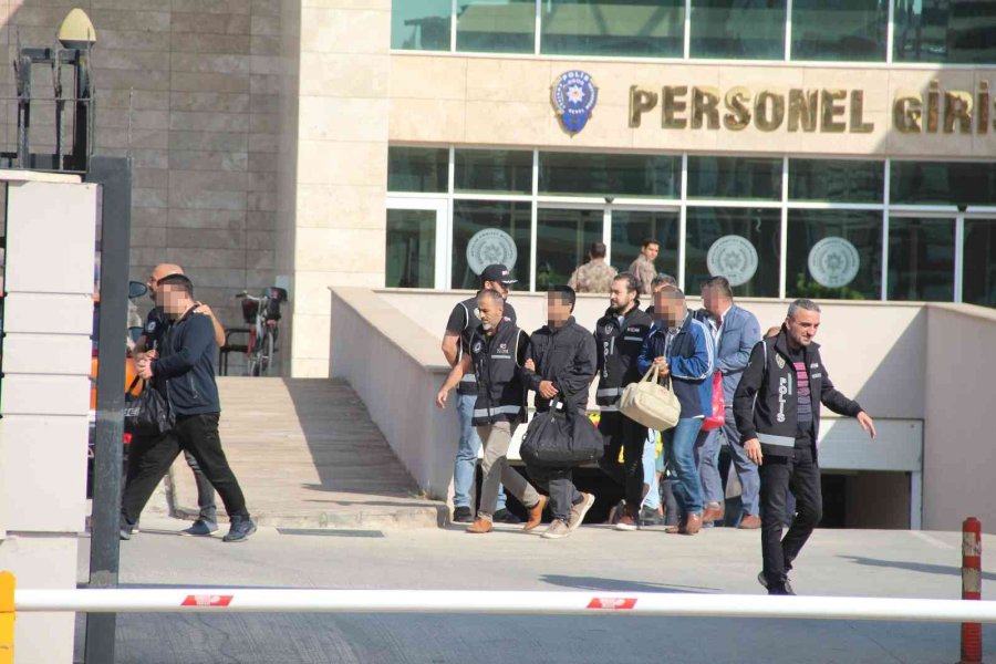 Fetö Operasyonunda Gözaltına Alınan 102 Şüpheli Adliyeye Sevk Edildi