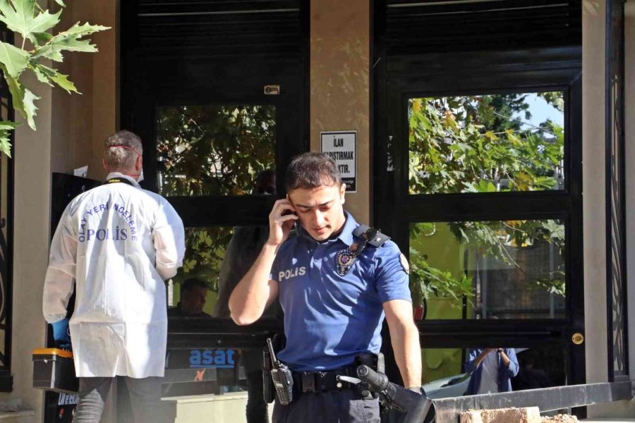 Almanca Öğretmeninin Evinde 17 Yaşındaki Öğrencisinin Şüpheli Ölümü