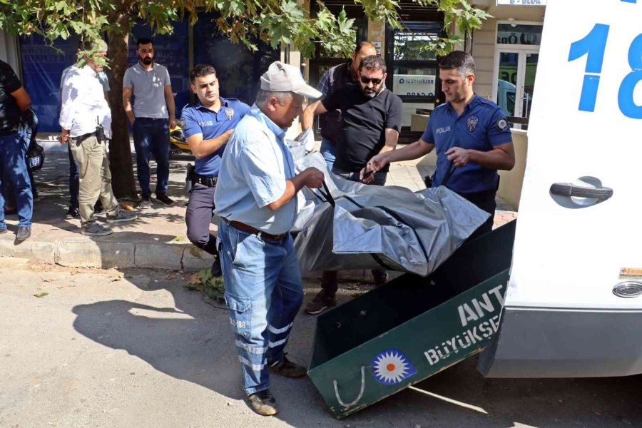 Almanca Öğretmeninin Evinde 17 Yaşındaki Öğrencisinin Şüpheli Ölümü