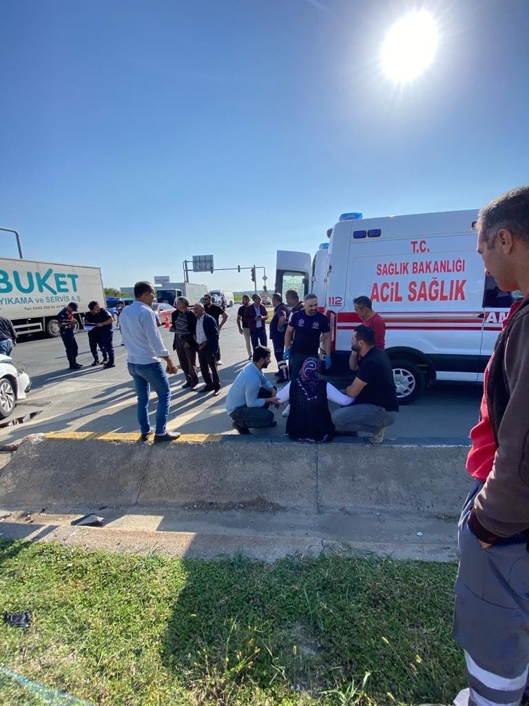 Hasta Taşıyan Ambulans İle Otomobil Çarpıştı: 1 Yaralı