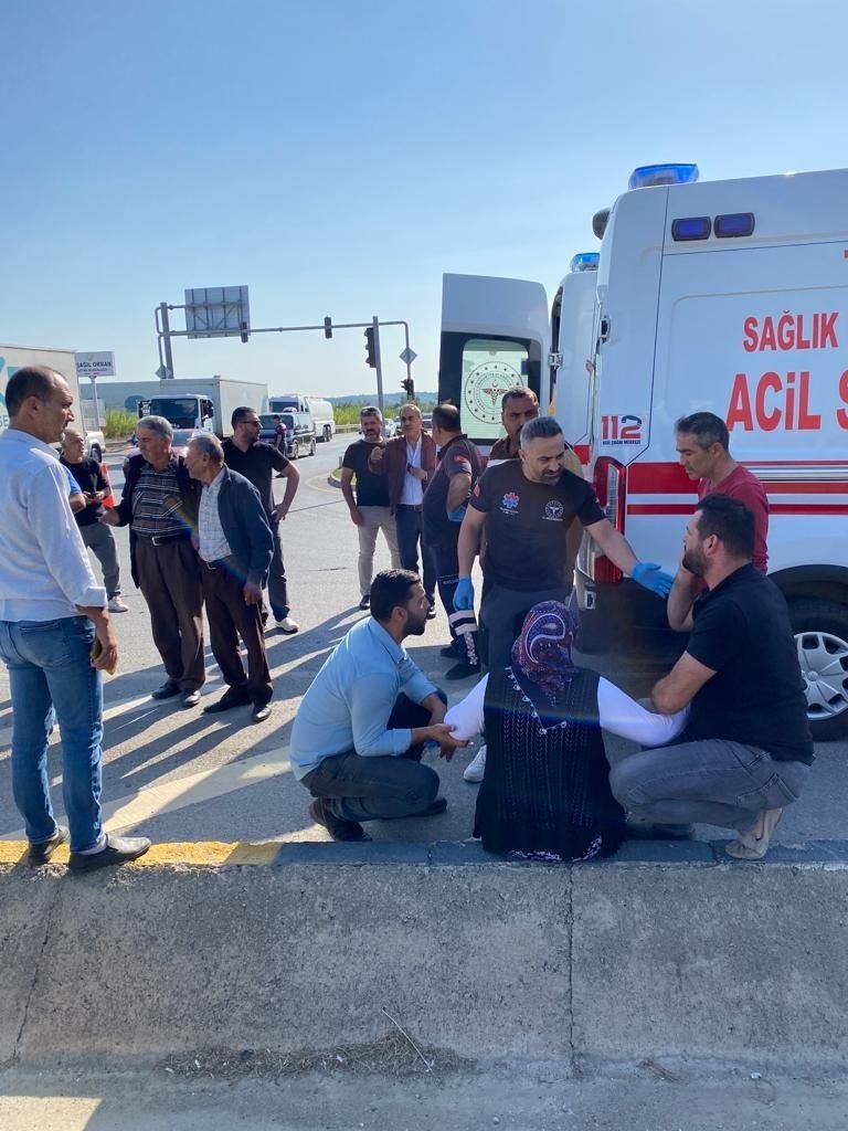 Hasta Taşıyan Ambulans İle Otomobil Çarpıştı: 1 Yaralı