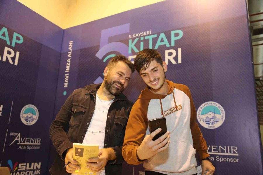 Yazarlardan Kitap Fuarına Övgü: “en İyi Fuarlardan Bir Tanesi”