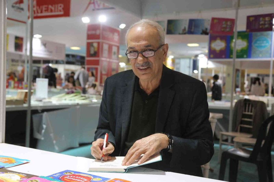Yazarlardan Kitap Fuarına Övgü: “en İyi Fuarlardan Bir Tanesi”