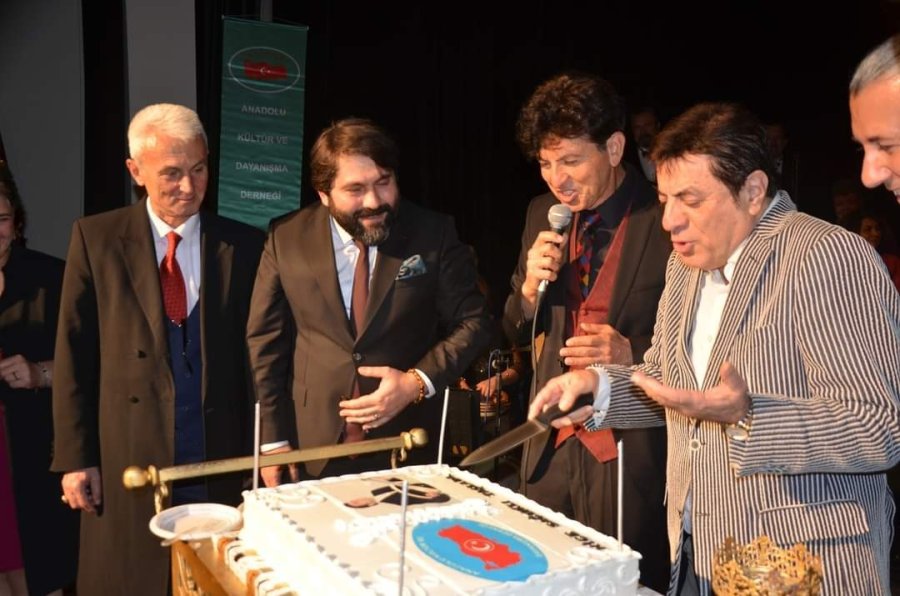 Eskişehir’de Ünlü Sanatçı Coşkun Sabah’ın Konserine Yoğun İlgi