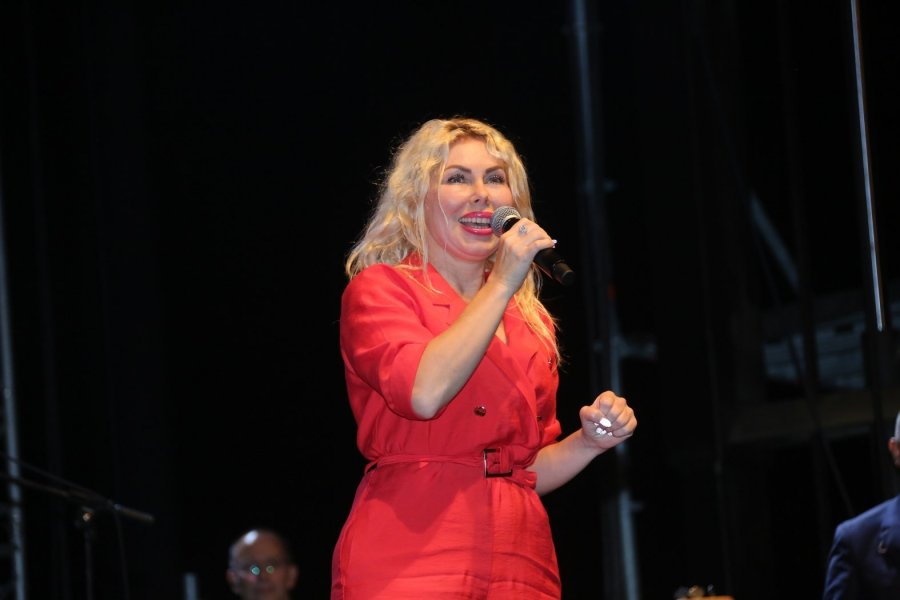 Akdeniz Üniversitesi’nde Sena Şener Konseri