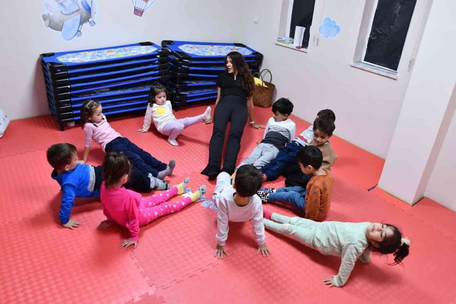 Çocuklar Yoga İle Keşfetmeyi Öğreniyor
