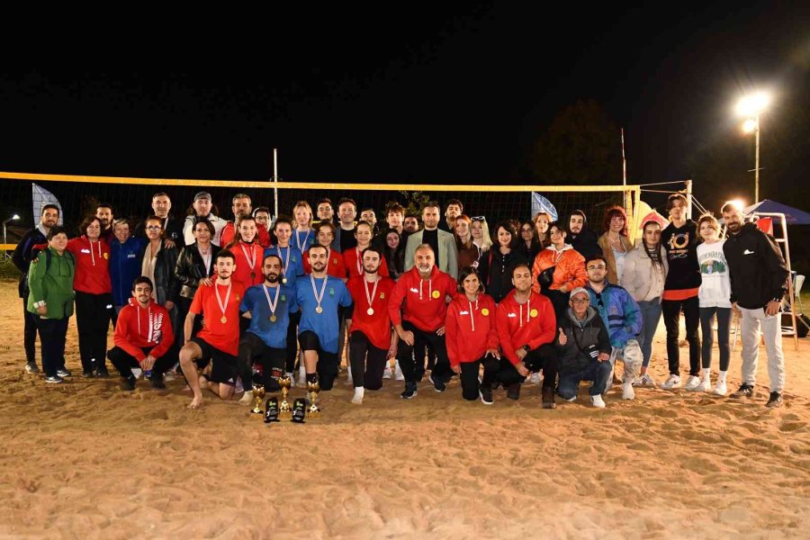 Plaj Voleybolunda Şampiyon “zeplin” Takımı Oldu