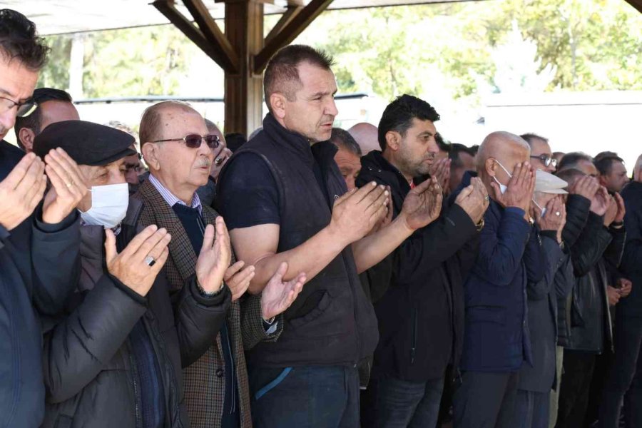 Oğlunun Ardından Canına Kıyan Doktora Veda