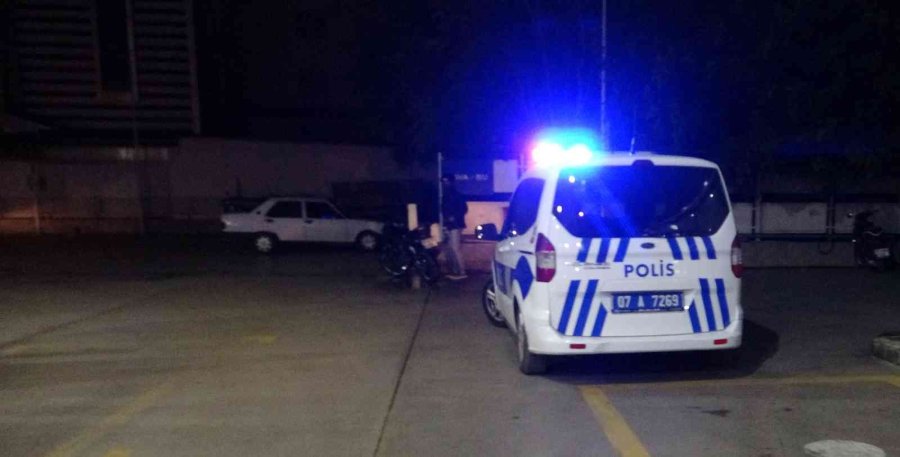 Antalya’da 4 Kişinin Saldırısında Bıçakla Yaralanan Genç Benzinliğe Sığındı