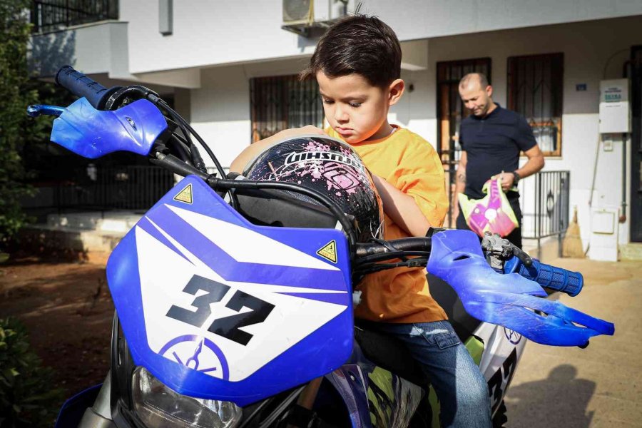 Hırsızlar, Kenan Sofuoğlu Hayranı Minik Göktürk’ün Hayallerini Çaldı