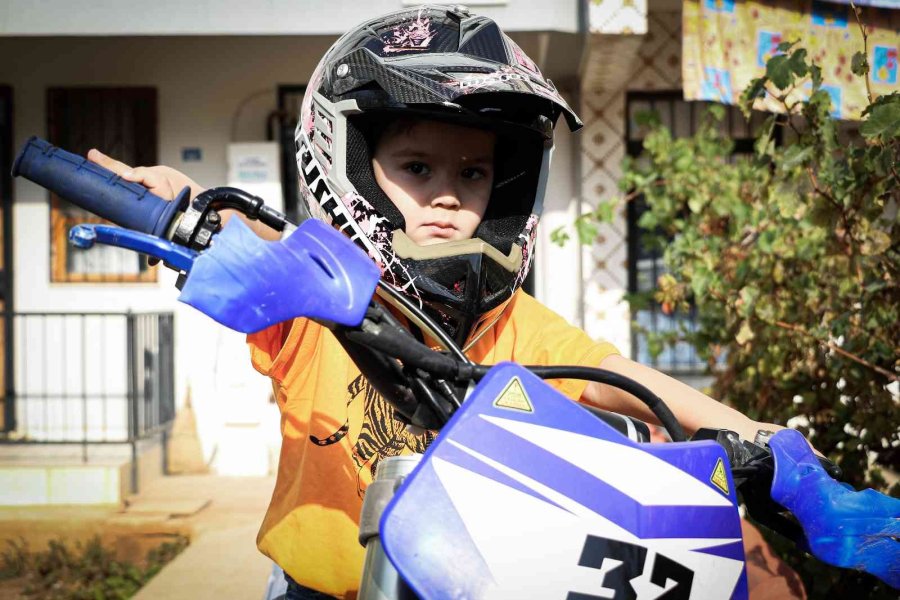 Hırsızlar, Kenan Sofuoğlu Hayranı Minik Göktürk’ün Hayallerini Çaldı