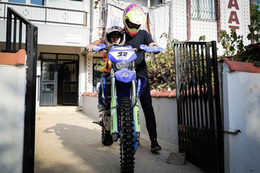 Hırsızlar, Kenan Sofuoğlu Hayranı Minik Göktürk’ün Hayallerini Çaldı