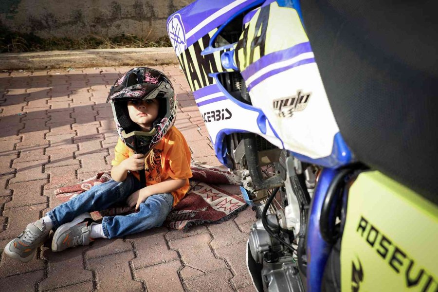 Hırsızlar, Kenan Sofuoğlu Hayranı Minik Göktürk’ün Hayallerini Çaldı