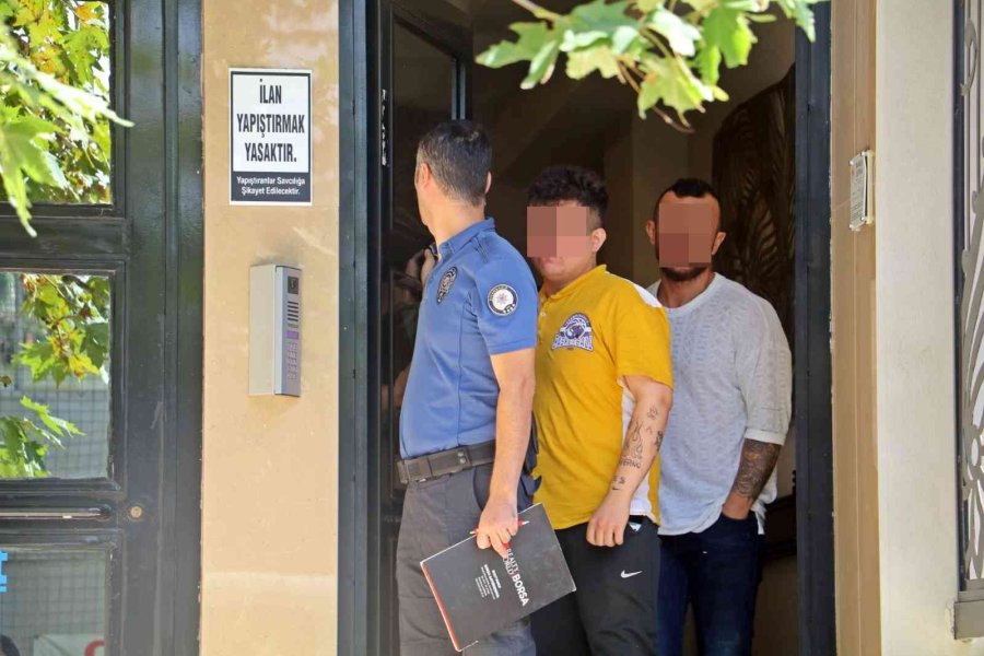 Öğrencisi Evinde Ölü Bulunan Şahsın Öğretmenlikle İlişiği Kesildi