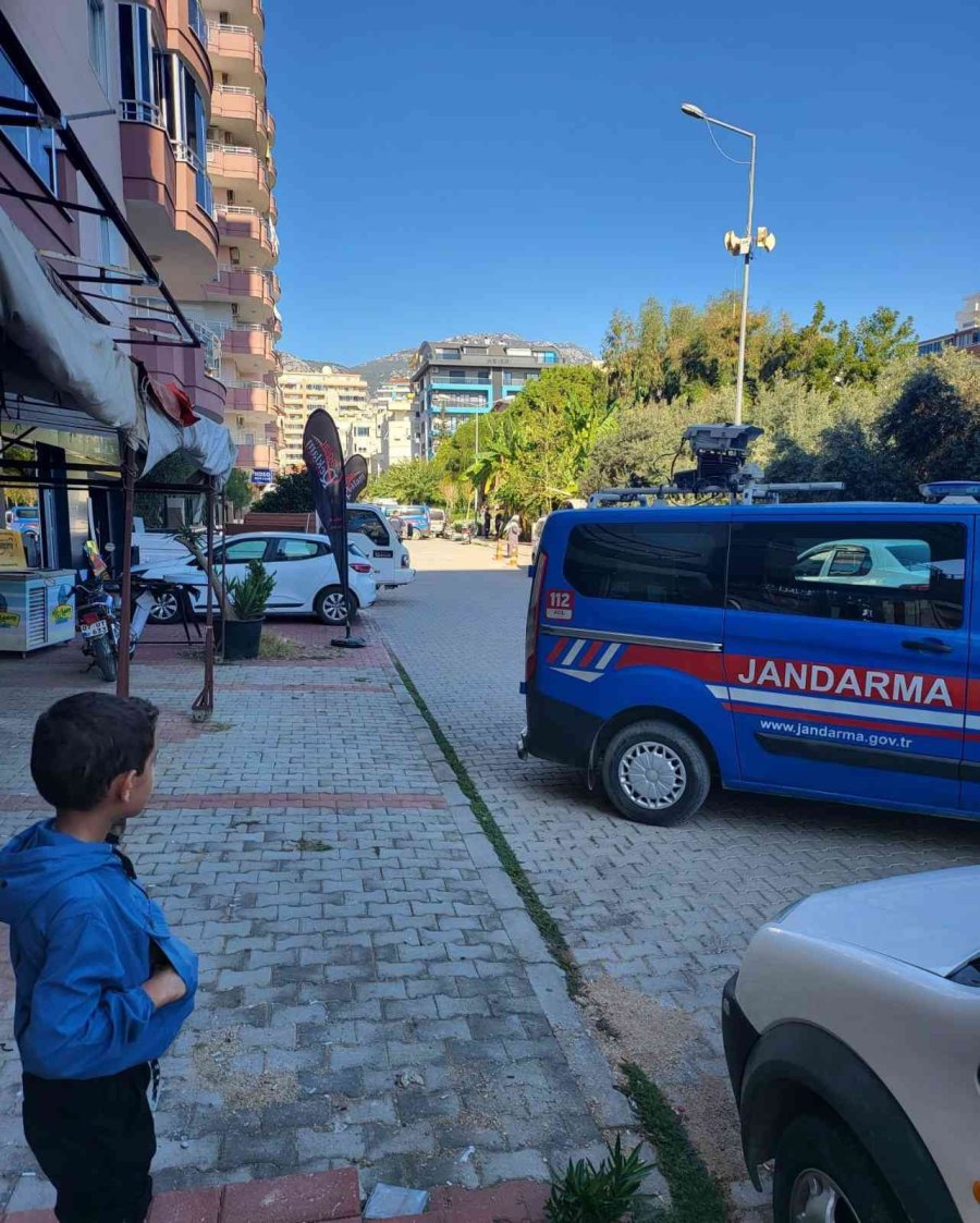 Bıçaklanan Rus Genç Hayatını Kaybetti: 6 Gözaltı