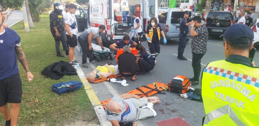 Yaya Geçidinde Motosikletin Çarptığı Polonyalı Turistler Yaralandı