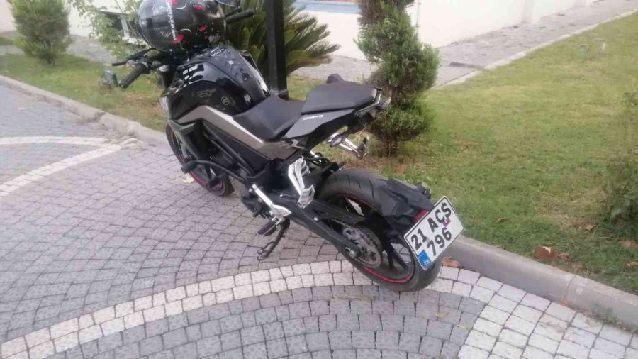 Yaya Geçidinde Motosikletin Çarptığı Polonyalı Turistler Yaralandı