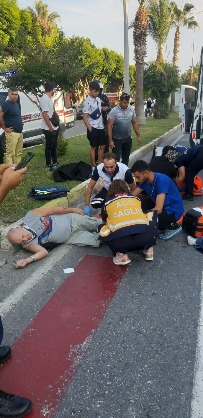 Yaya Geçidinde Motosikletin Çarptığı Polonyalı Turistler Yaralandı