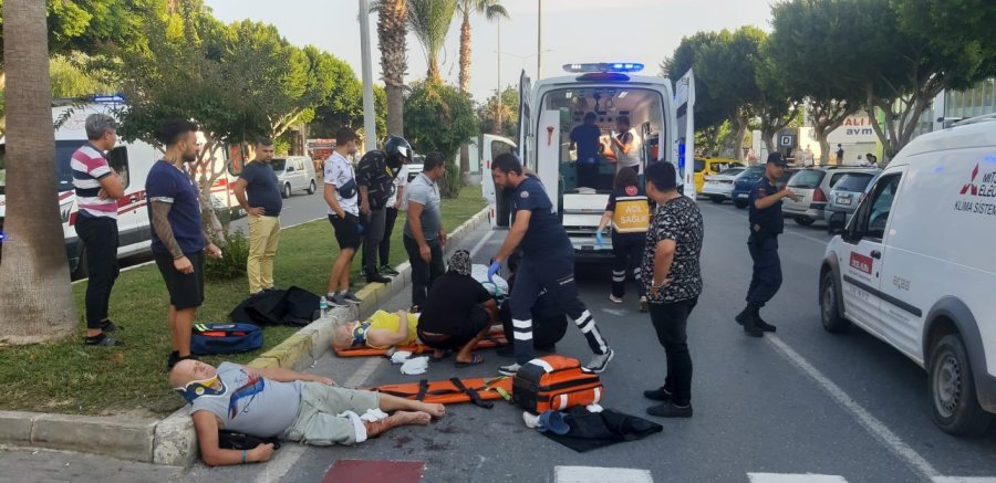 Yaya Geçidinde Motosikletin Çarptığı Polonyalı Turistler Yaralandı