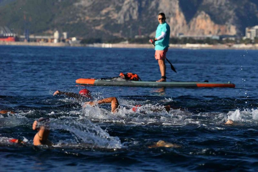 Konyaaltı’nda Yüzme Yarışı Heyecanı Başladı
