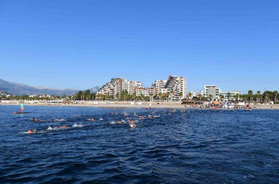 Konyaaltı’nda Yüzme Yarışı Heyecanı Başladı