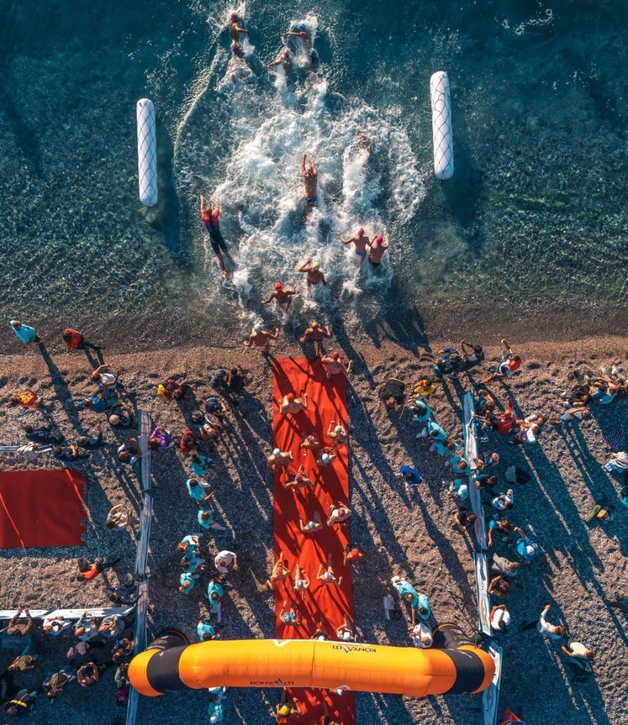 Konyaaltı’nda Yüzme Yarışı Heyecanı Başladı