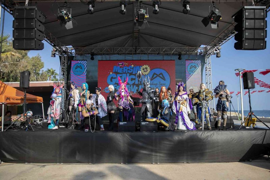 Mersin Gençlik Festivali Renkli Görüntülerle Başladı