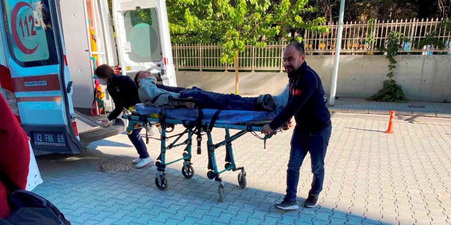 Konya’da Tır İle Minibüs Çarpıştı: 3 Yaralı