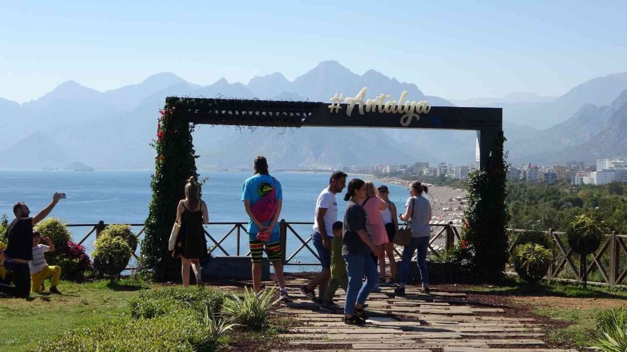 Antalya’da Ekim Ayı Sonunda Deniz Keyfi