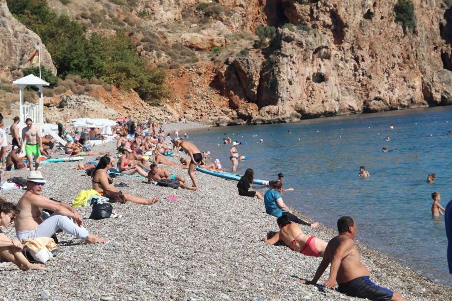 Antalya’da Ekim Ayı Sonunda Deniz Keyfi