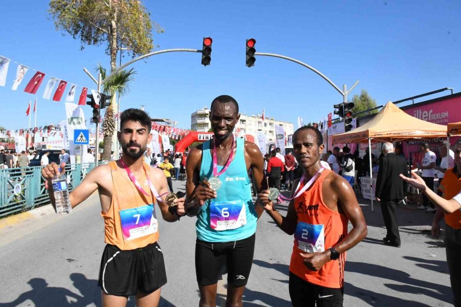 Tarsus Maratonu Koşuldu