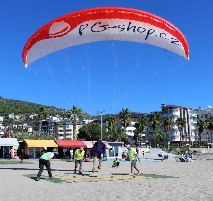 Dünya Yamaç Paraşütü Hedef Şampiyonası’nda Kazanan George Coted