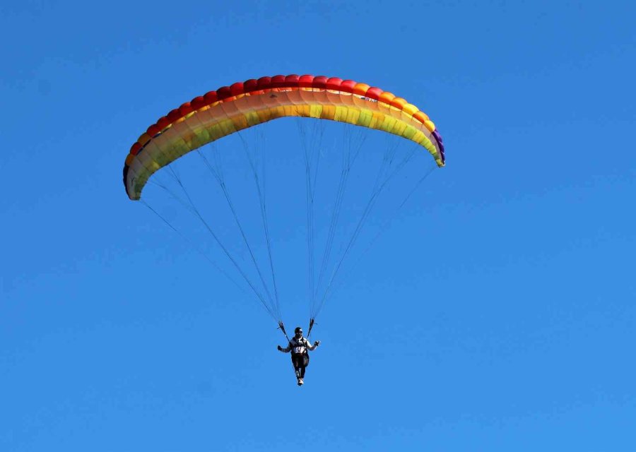 Dünya Yamaç Paraşütü Hedef Şampiyonası’nda Kazanan George Coted