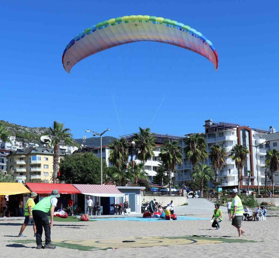 Dünya Yamaç Paraşütü Hedef Şampiyonası’nda Kazanan George Coted