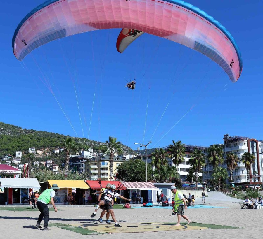 Dünya Yamaç Paraşütü Hedef Şampiyonası’nda Kazanan George Coted