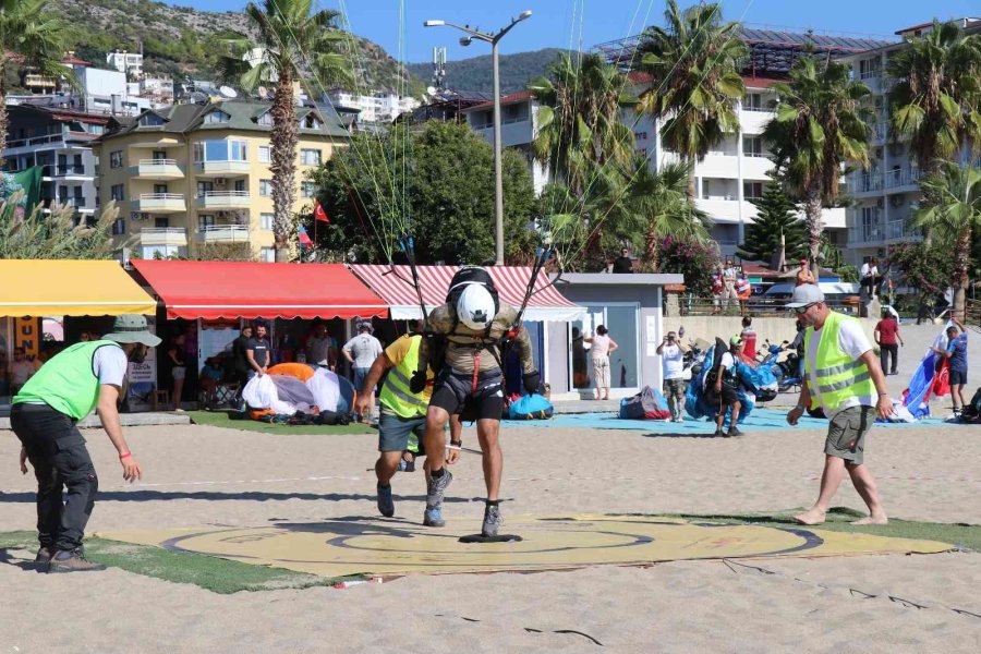 Dünya Yamaç Paraşütü Hedef Şampiyonası’nda Kazanan George Coted