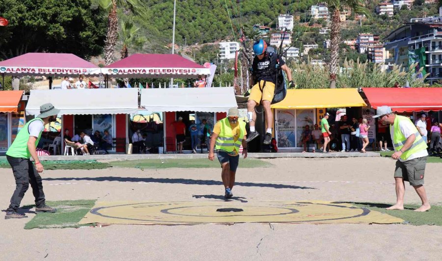 Dünya Yamaç Paraşütü Hedef Şampiyonası’nda Kazanan George Coted