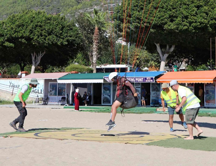 Dünya Yamaç Paraşütü Hedef Şampiyonası’nda Kazanan George Coted