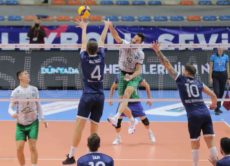 Efeler Ligi: Bursa Büyükşehir Belediyespor: 3- Develi Belediyespor: 2