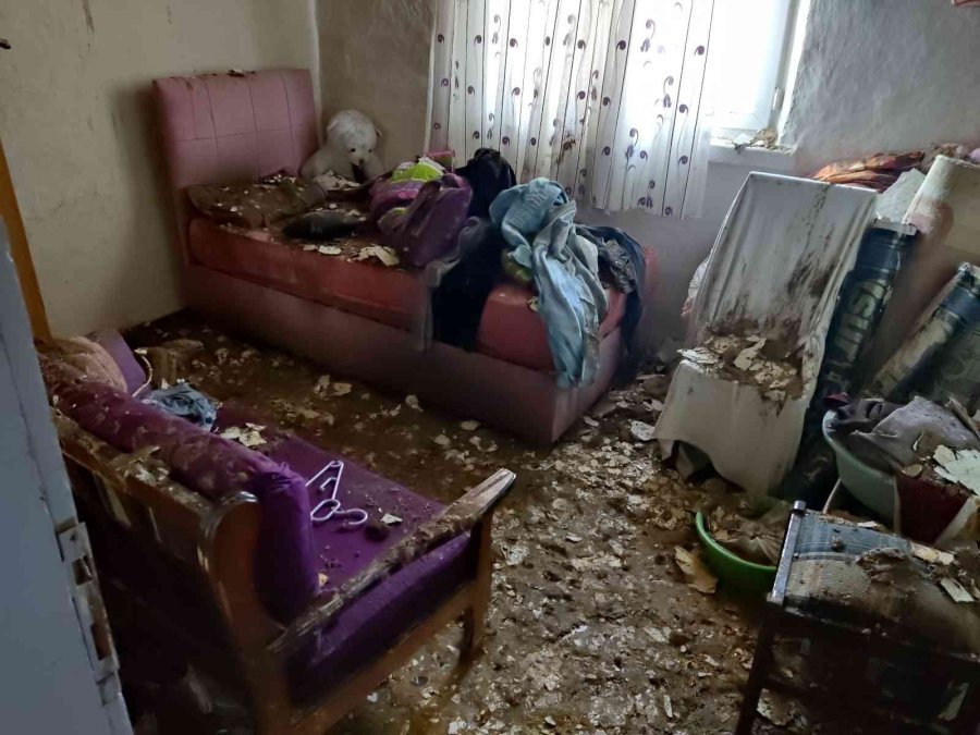 Alacak Verecek Meselesi Nedeniyle 2 Akrabasının Evlerini Ateşe Verdi