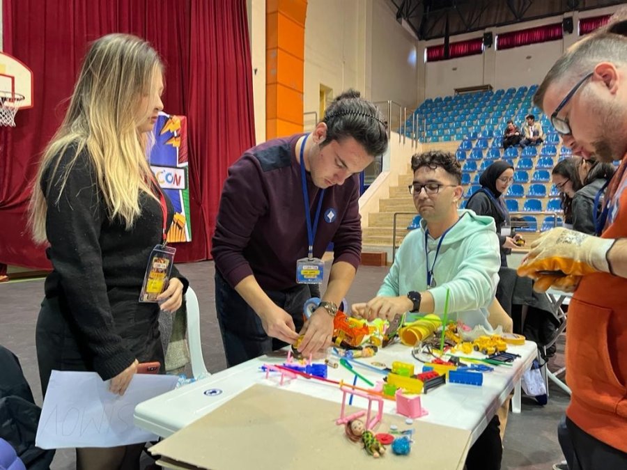 En “kötü” Olmak İçin Tasarlanan Robotlar Birincilik İçin Savaştı