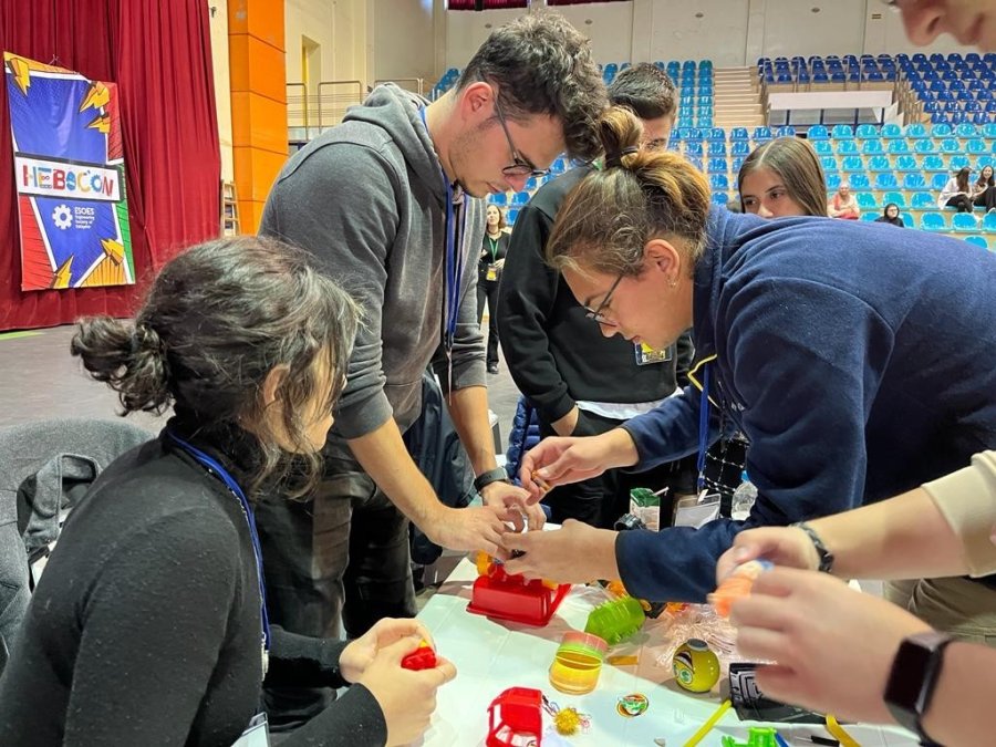 En “kötü” Olmak İçin Tasarlanan Robotlar Birincilik İçin Savaştı