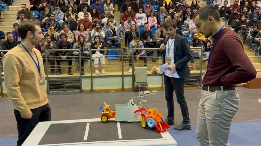 En “kötü” Olmak İçin Tasarlanan Robotlar Birincilik İçin Savaştı